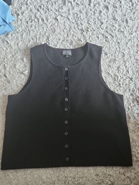 Black Button-Front Sleeveless Knit Top Large
